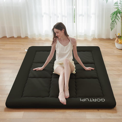 GORTUPI Japanese floor mattress top view showing compact, portable design for guests