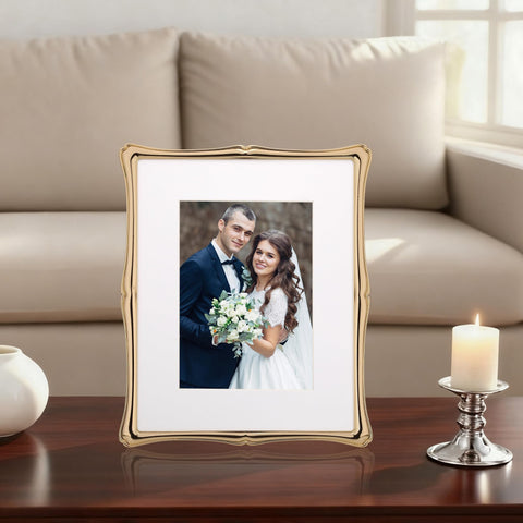 GorYeeFine frame velvet backing protects photos during display.