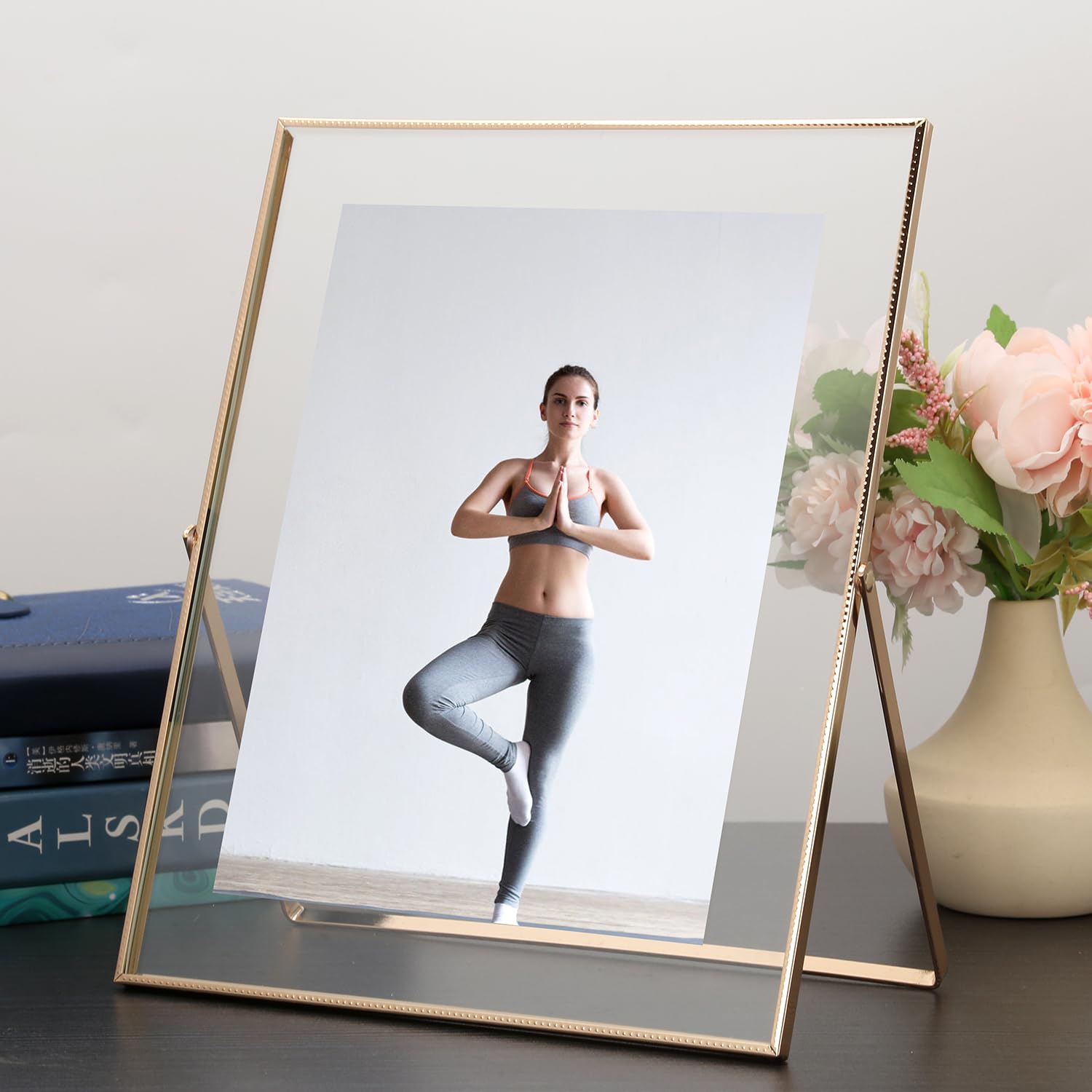 GorYeeFine gold two tempered glass panes enhance clarity and safety in display.