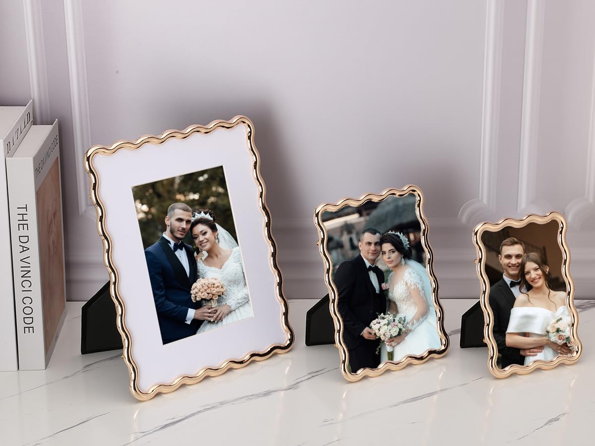 GorYeeFine tempered glass front protects photos with crisp clarity.