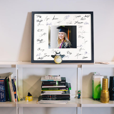 GraduationMall plexiglass front protection keeps images clear and dust-free.