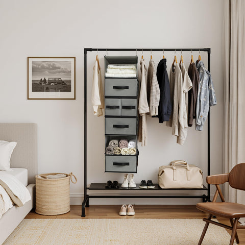 GRANNY SAYS 5 removable drawers organize baby clothes and essentials neatly.