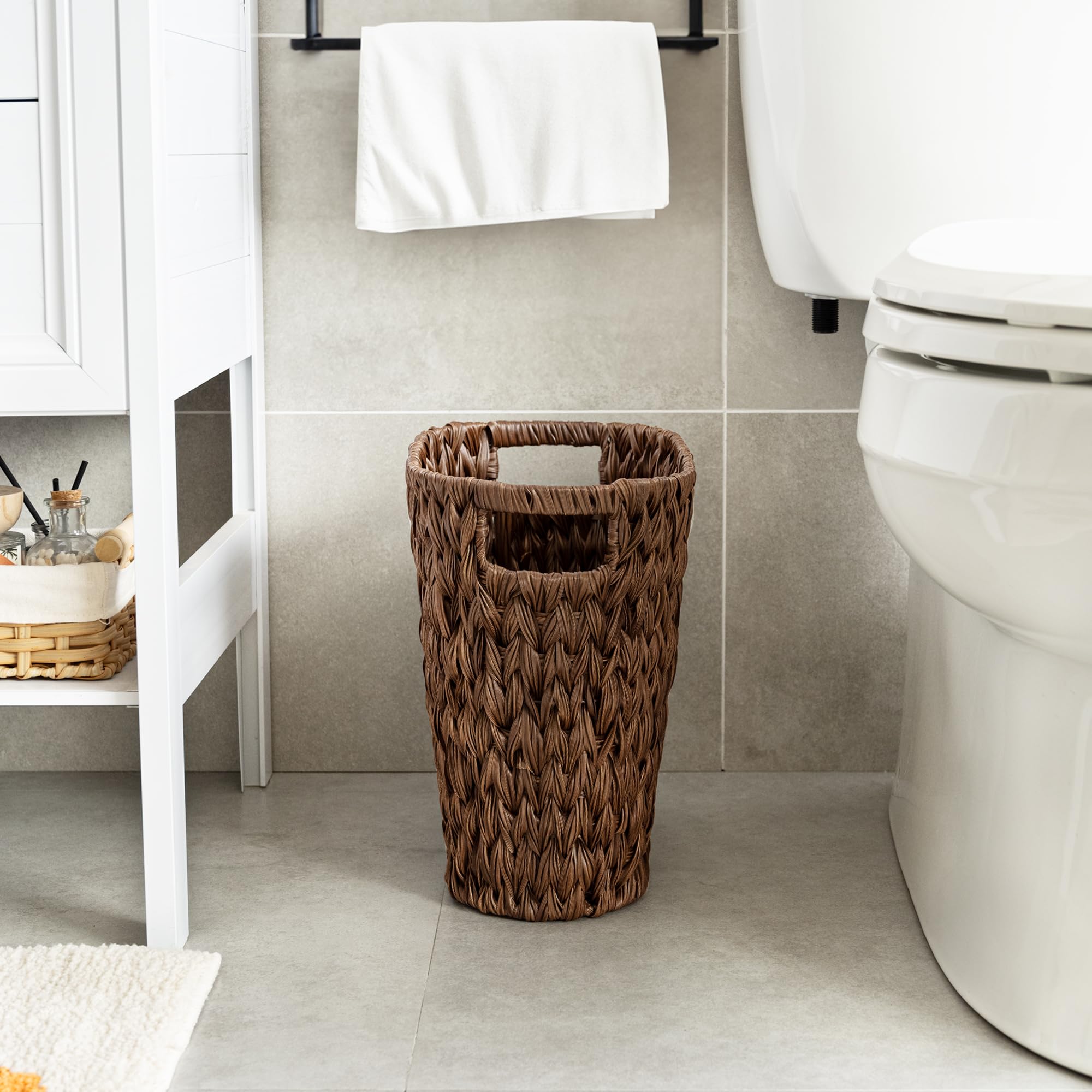 GRANNY SAYS 5 gallon capacity ideal for bathrooms and bedrooms