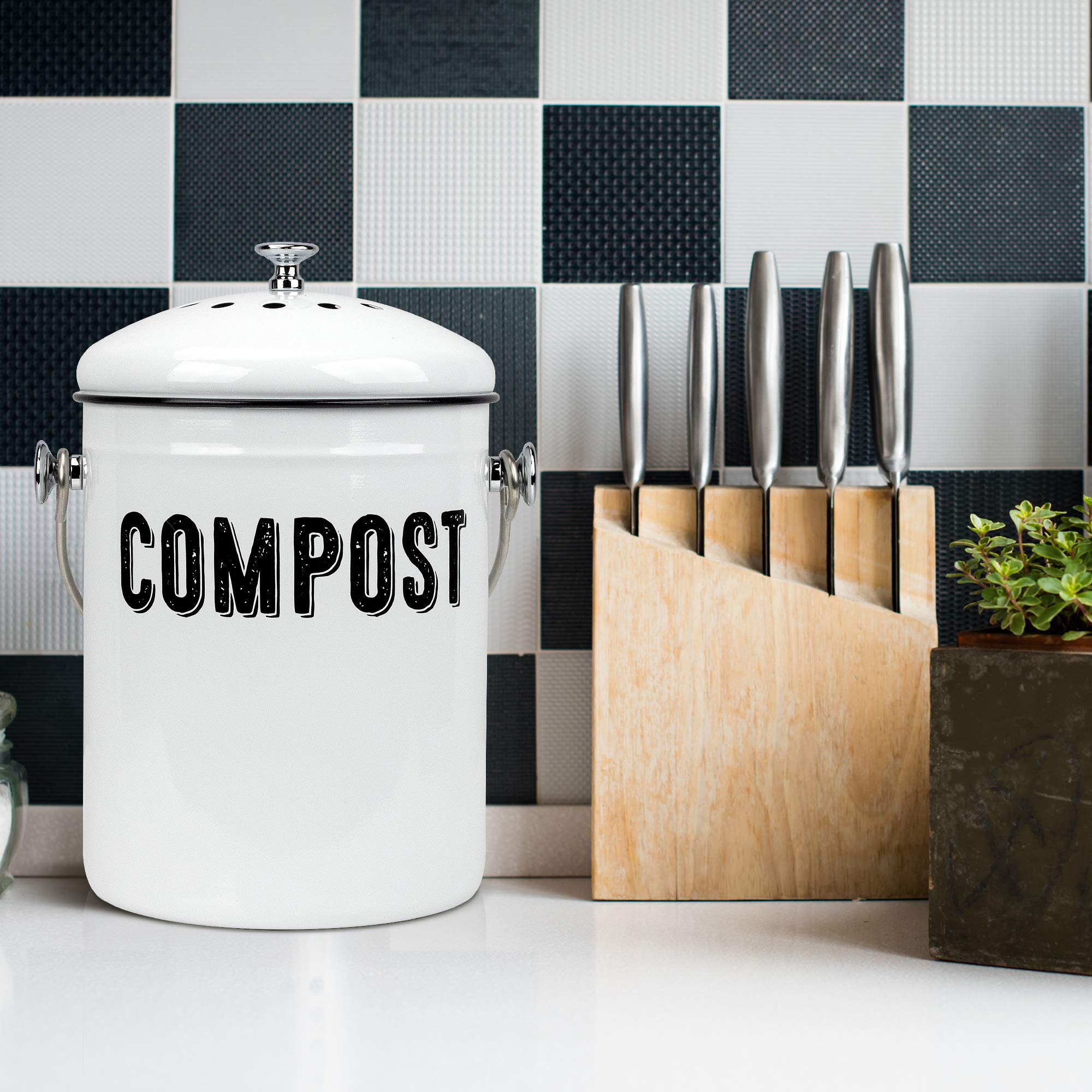 Granrosi daily use scene with kitchen scraps ready for composting