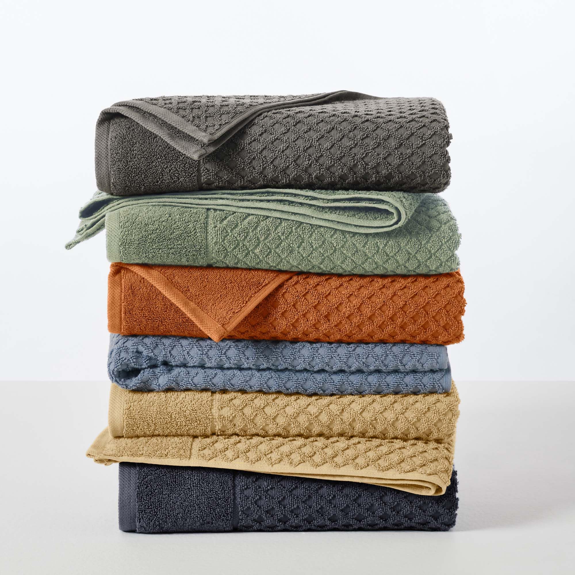 Great Bay Home Low-twist Two-ply Cotton: softer, highly absorbent towels that endure washes.