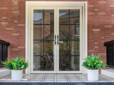 Green Moon outdoor patio ideas for versatile seasonal decor.