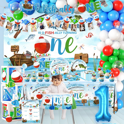 GREHUMOR Gone fishing tablecloth protects surfaces with durable vinyl and playful sea motifs.