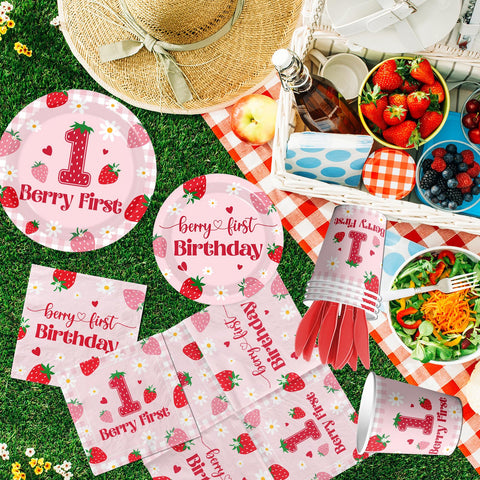 GREHUMOR Strawberry cups 9oz, ideal for drinks at a berry-themed party