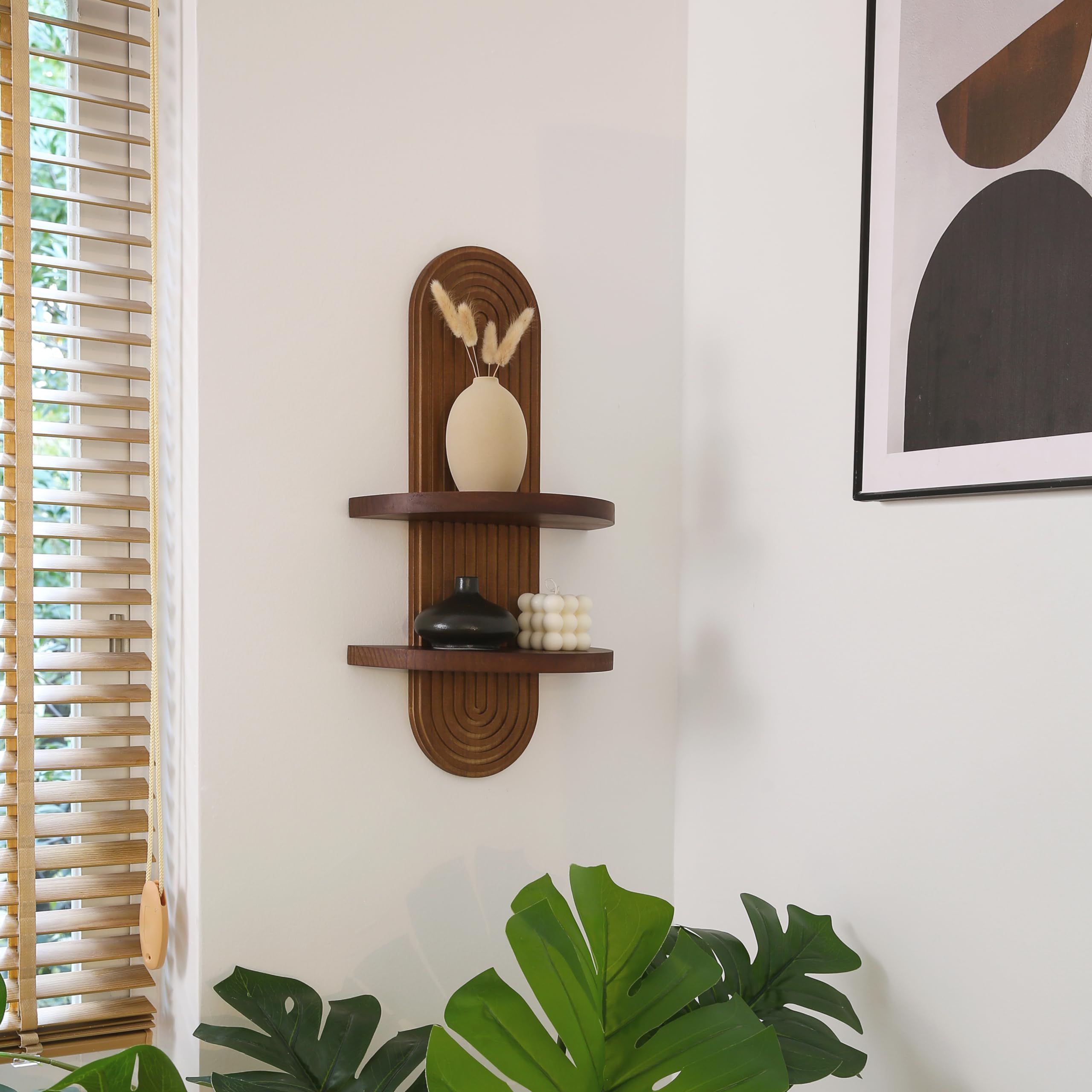 GRID FORTE arched wall shelf side angle highlights slim profile.