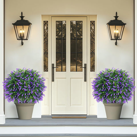 UV-resistant Grooy topiary ball withstands outdoor weather.