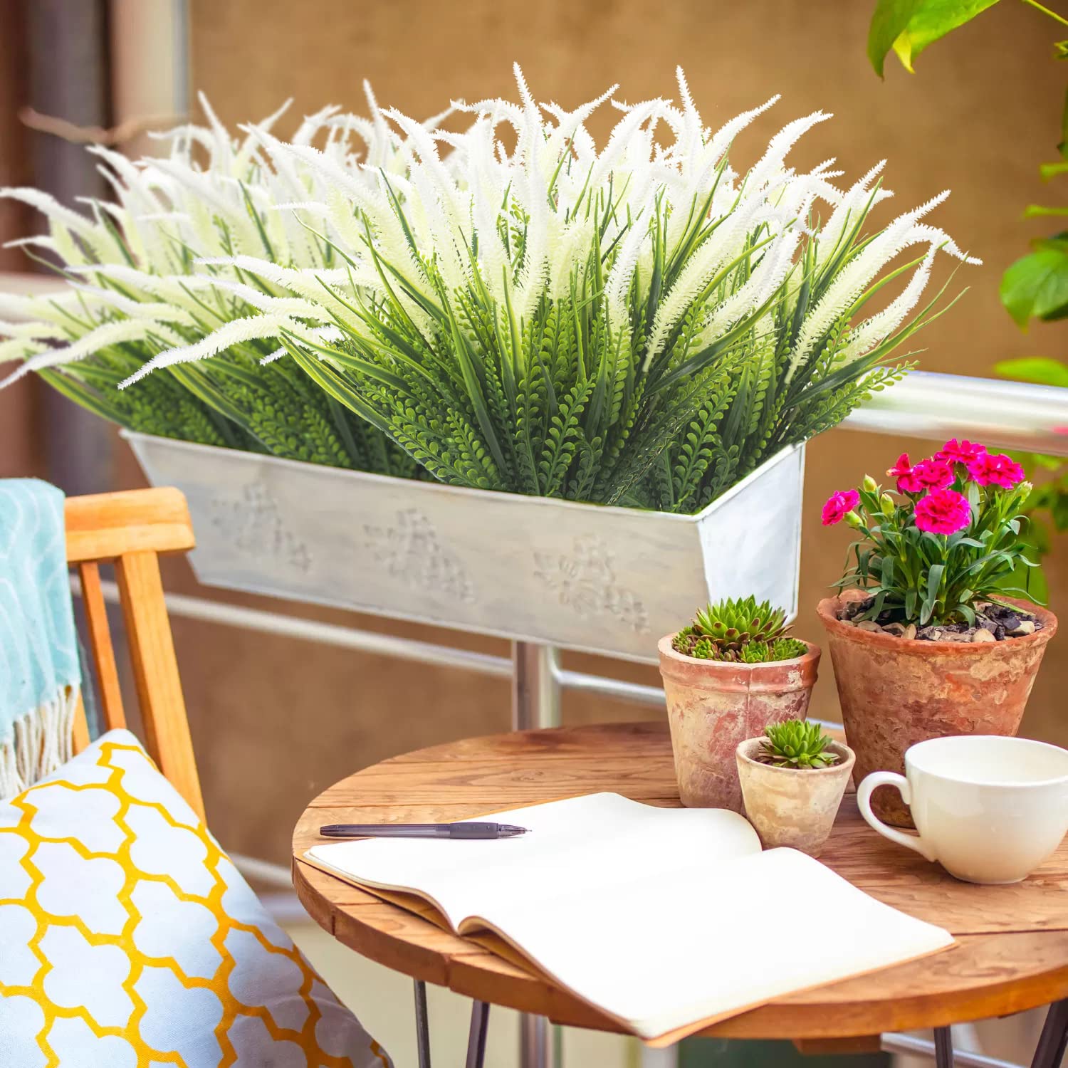 Grunyia window box greenery with blossoms