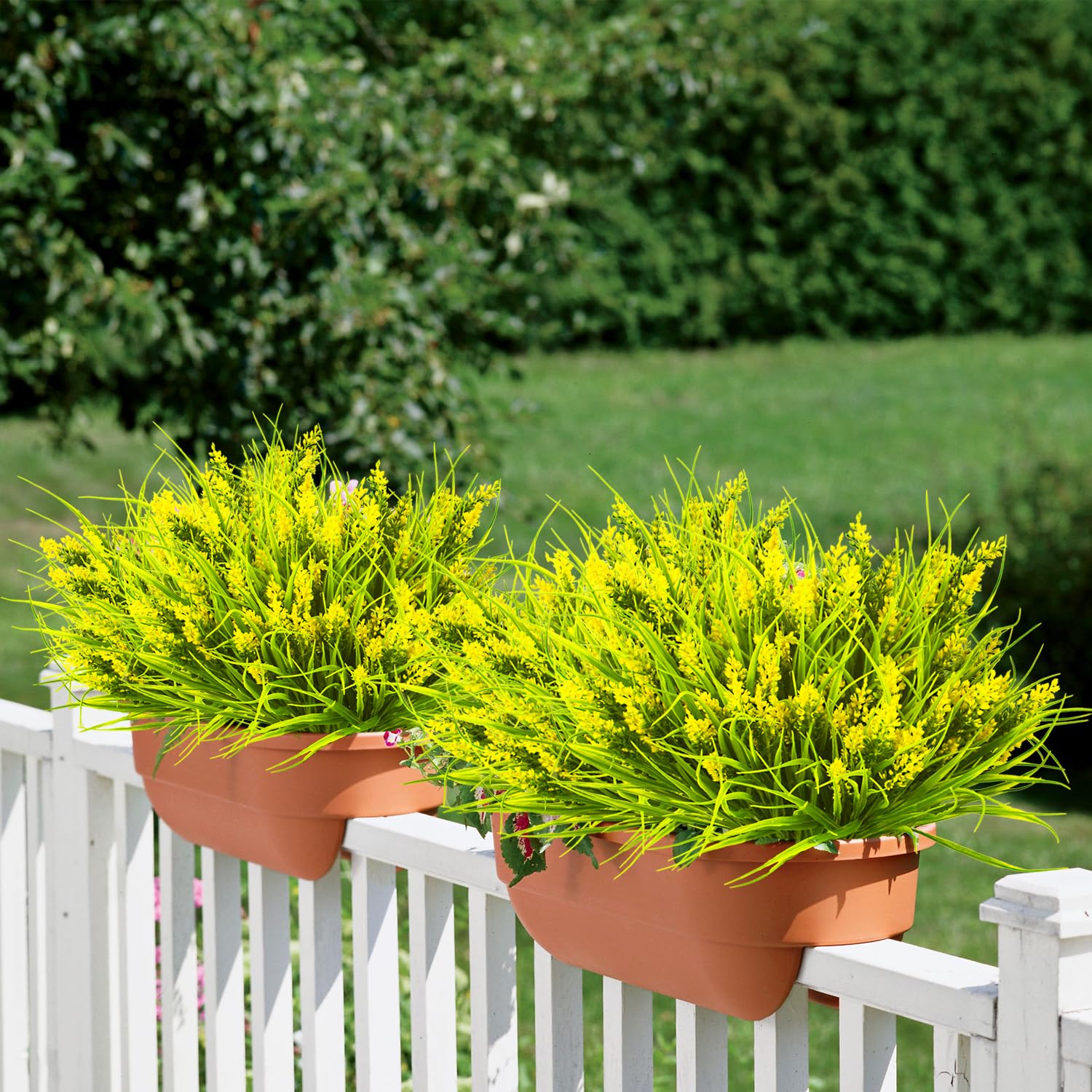 Grunyia realistic arrangement stays fresh without watering