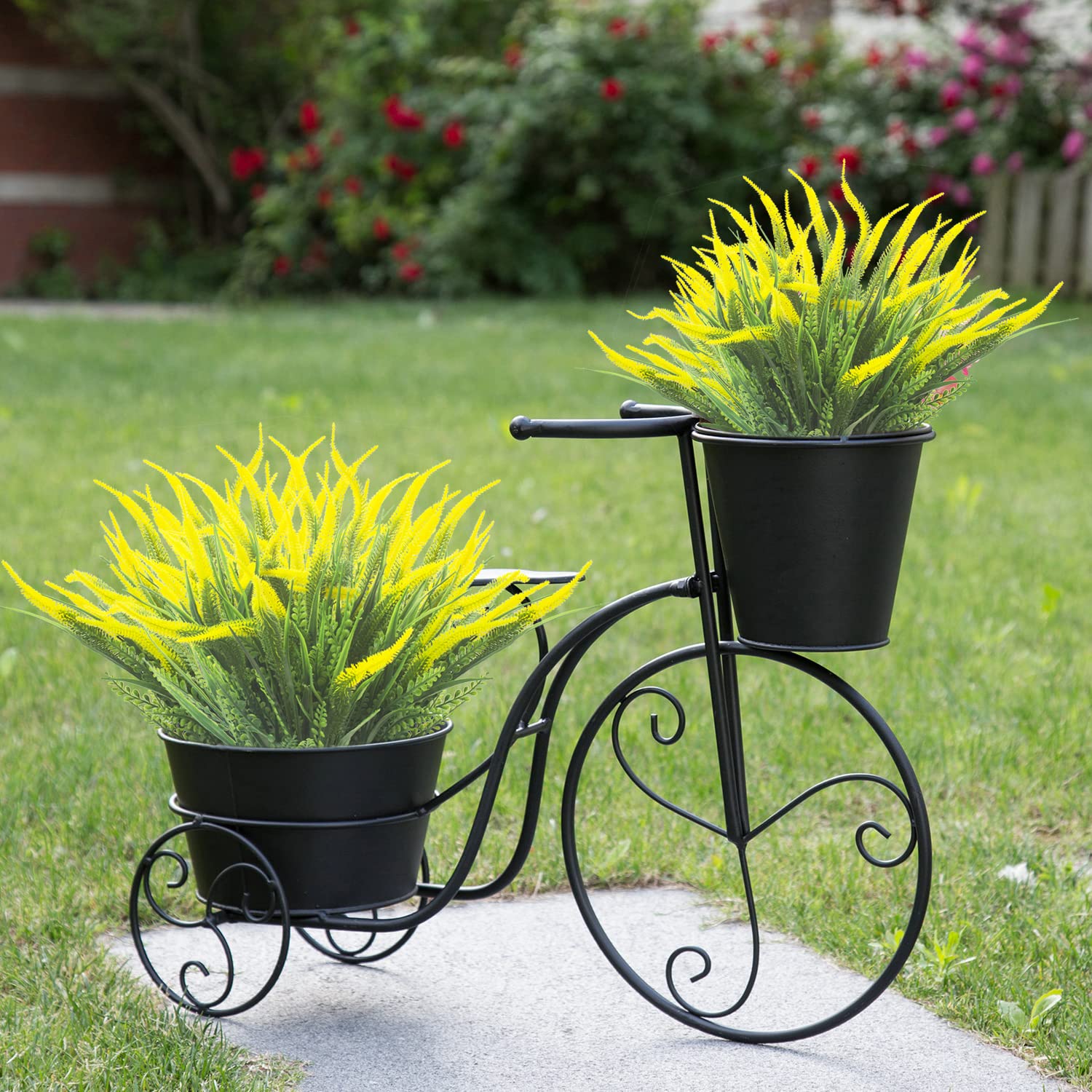 Grunyia full-size bundles with seven stems create a lush look.
