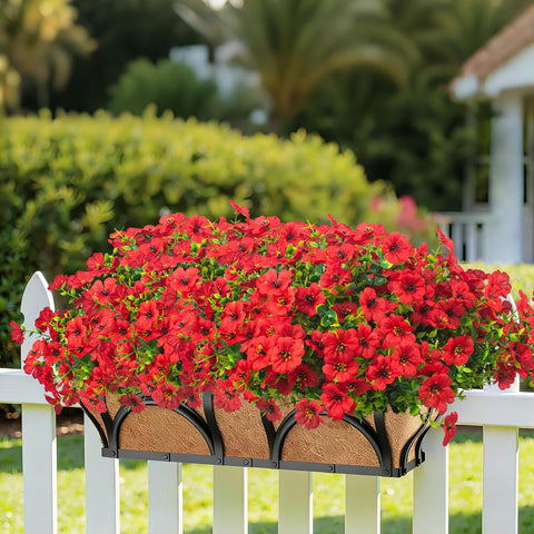 Grunyia weatherproof blooms withstand rain and wind without wilting.