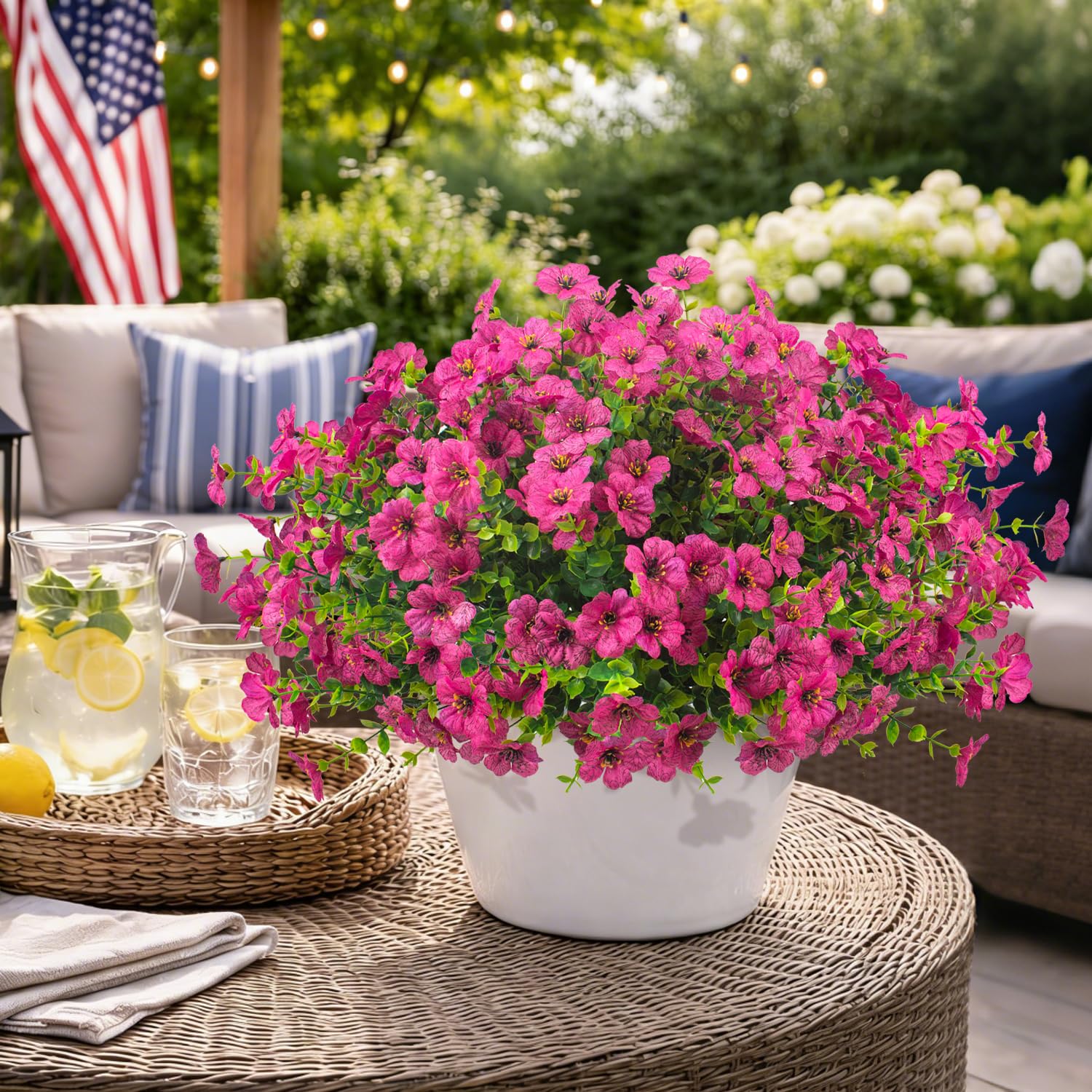 Grunyia durable weather-resistant flowers tolerate wind and rain.