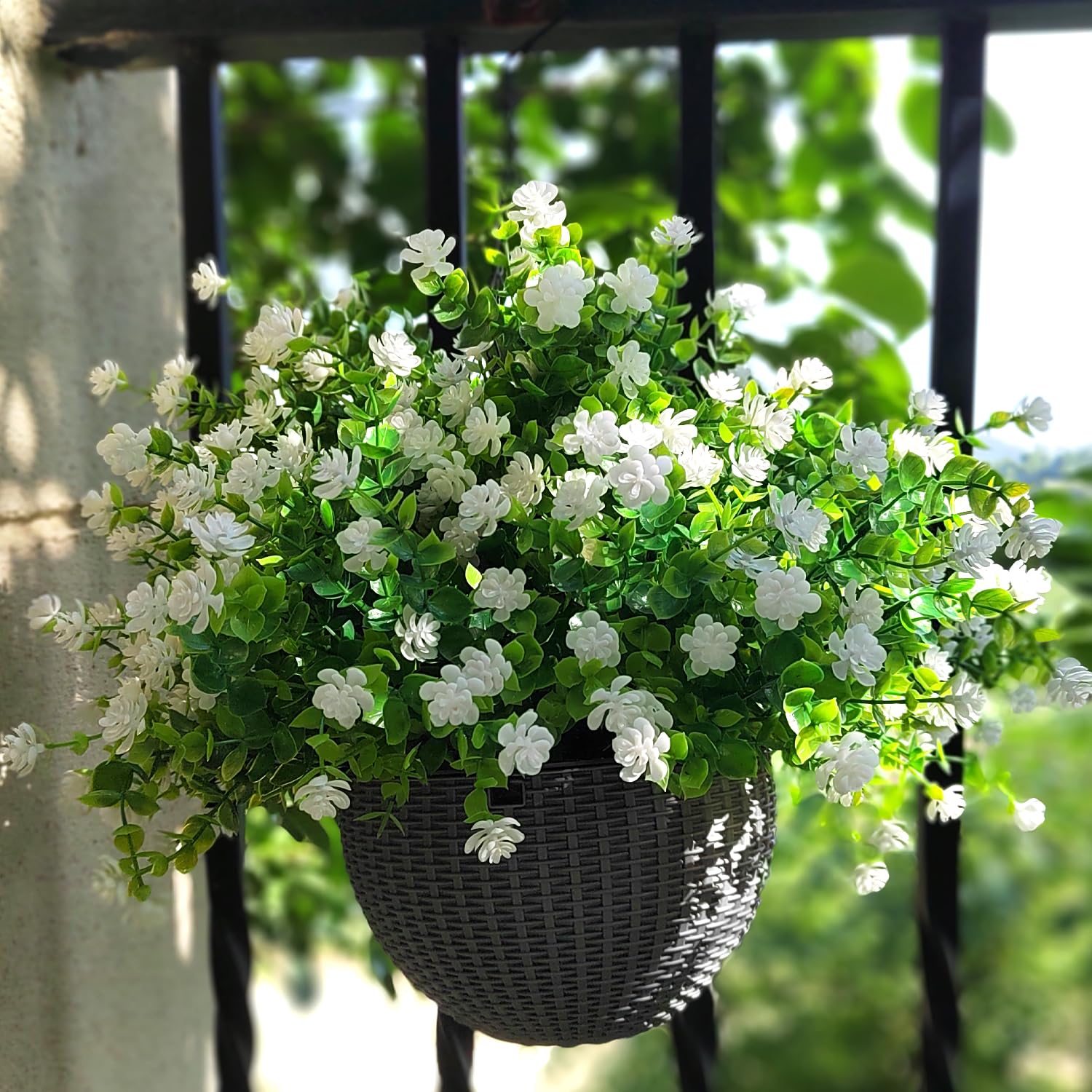 Grunyia window box and porch display features life-like faux blooms.