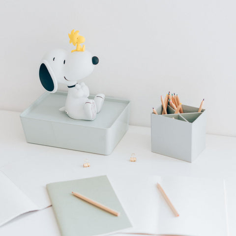 Grupo Erik Snoopy lamp dimensions fit desks and nightstands.