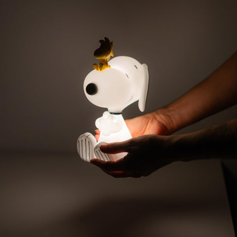 Grupo Erik Snoopy lamp officially licensed for reliable decor.
