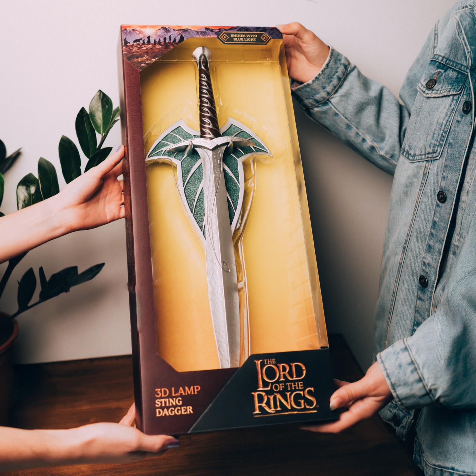 Grupo Erik Sting Sword Lamp official license authentic Middle-earth design.