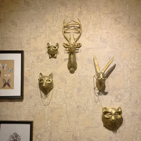 GUASDIE office wall decor adds subtle sophistication.