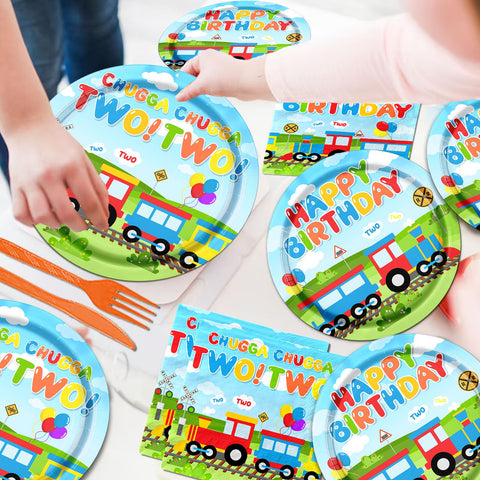 Gupesxu Chugga Chugga Two Two cups serve drinks in kid-friendly, spill-minimizing style.