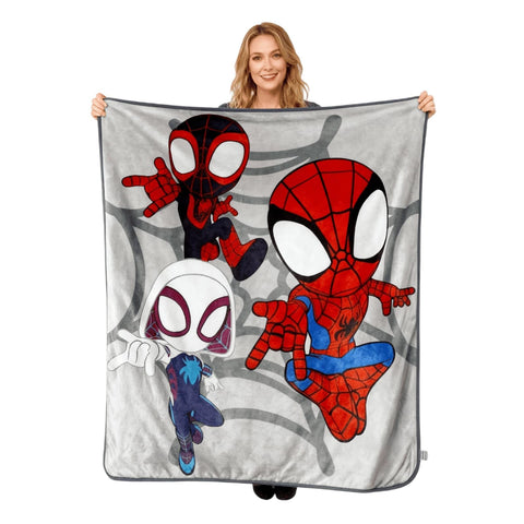 GVIOOEI Spider Blanket with cartoon design for cozy movie nights.