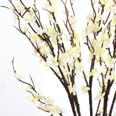 HANDIC artificial branches elevate wedding centerpieces with elegance.
