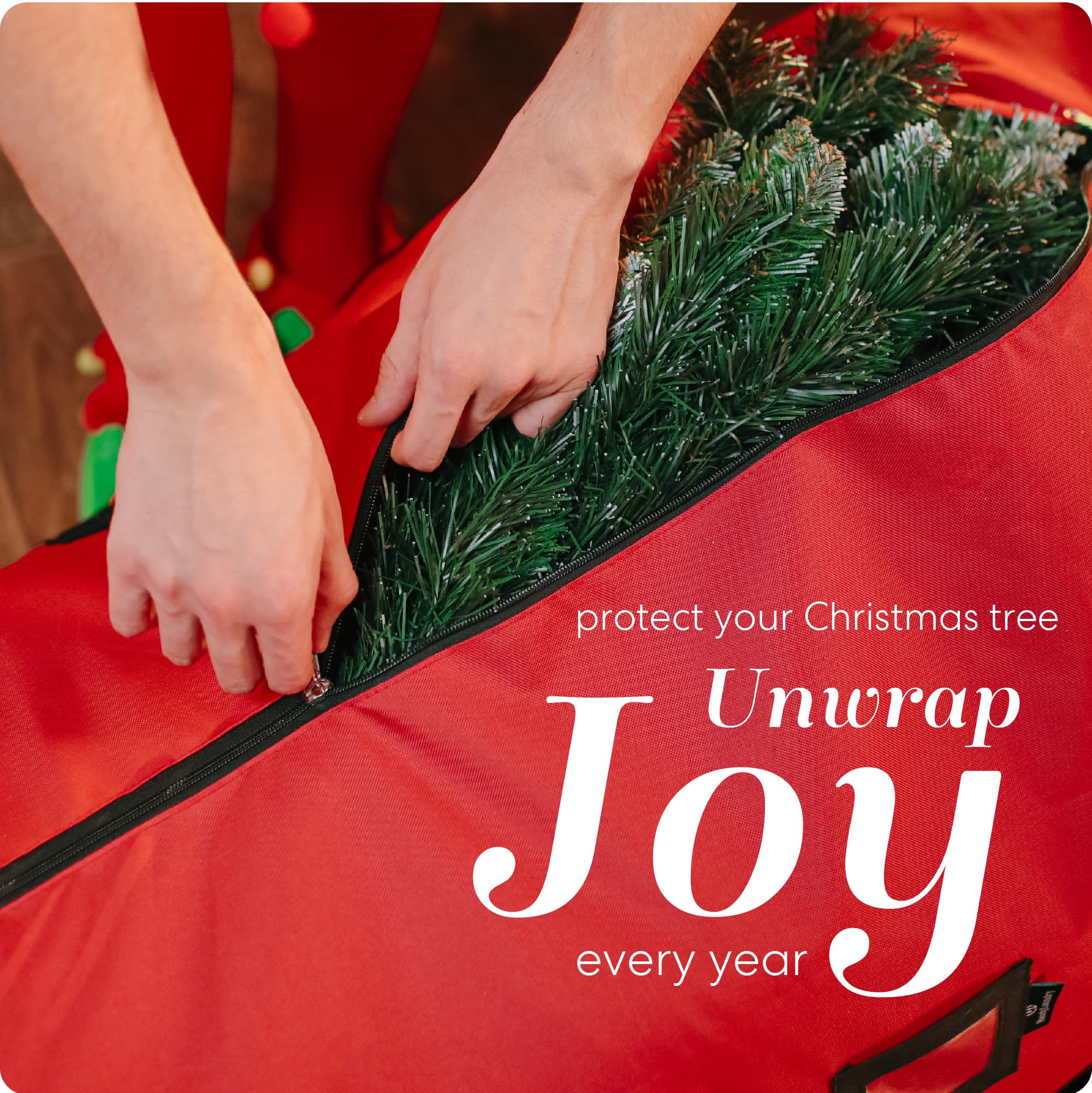 Exterior pockets organize ornaments and small holiday accessories.