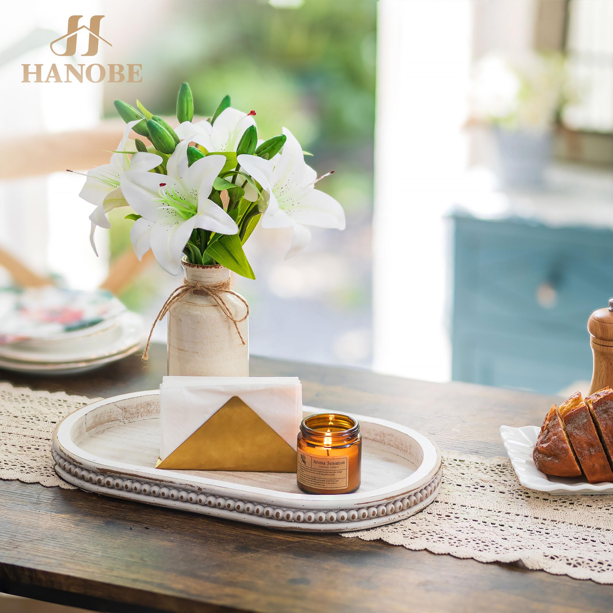 Hanobe oval centerpiece tray in wood with whitewash finish, perfect to organize small items on living room surfaces.