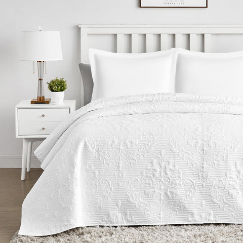 Hansleep damask pattern all-season design ideal for layered bedding.