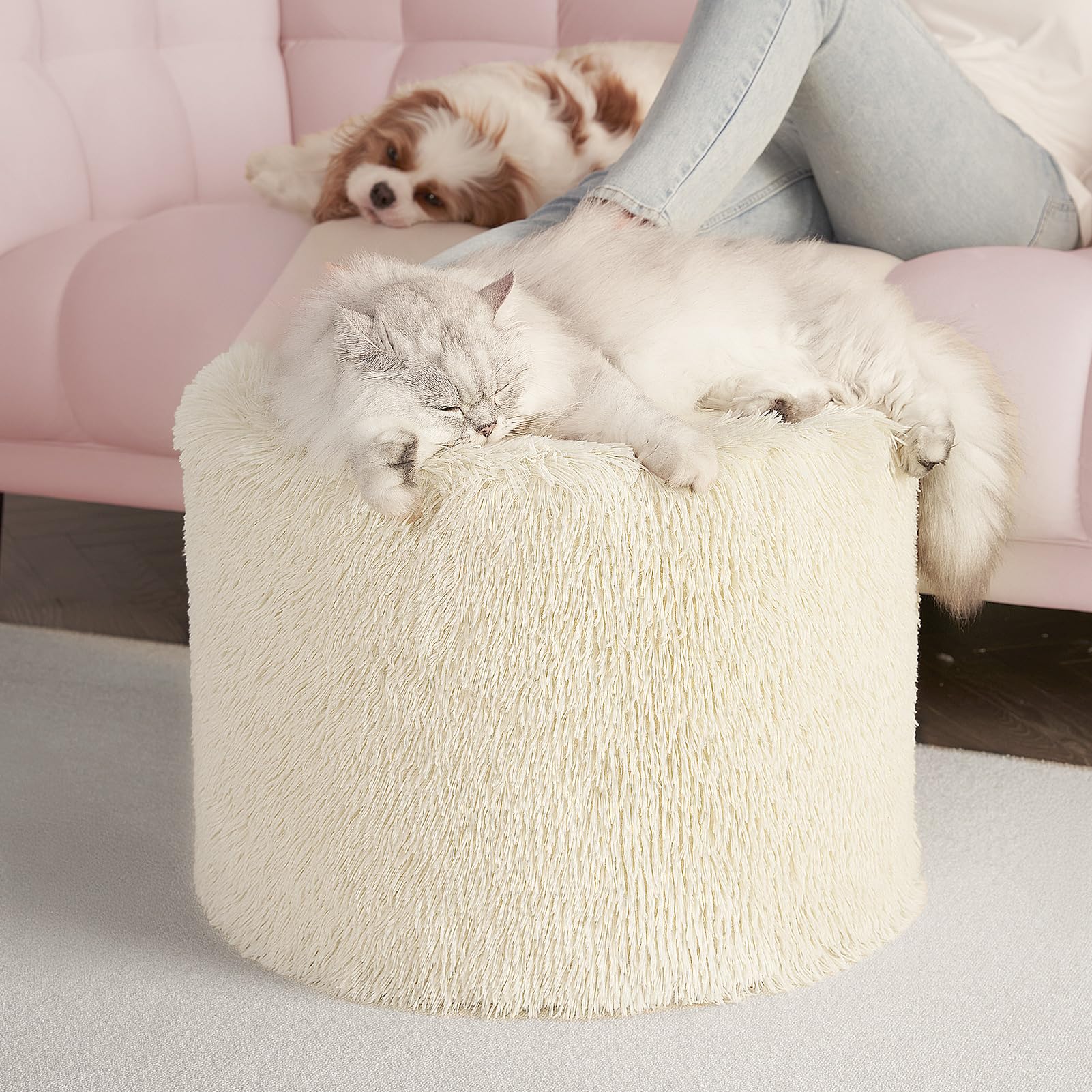 Hanssleep round pouf ottoman foam-filled core provides sturdy support.