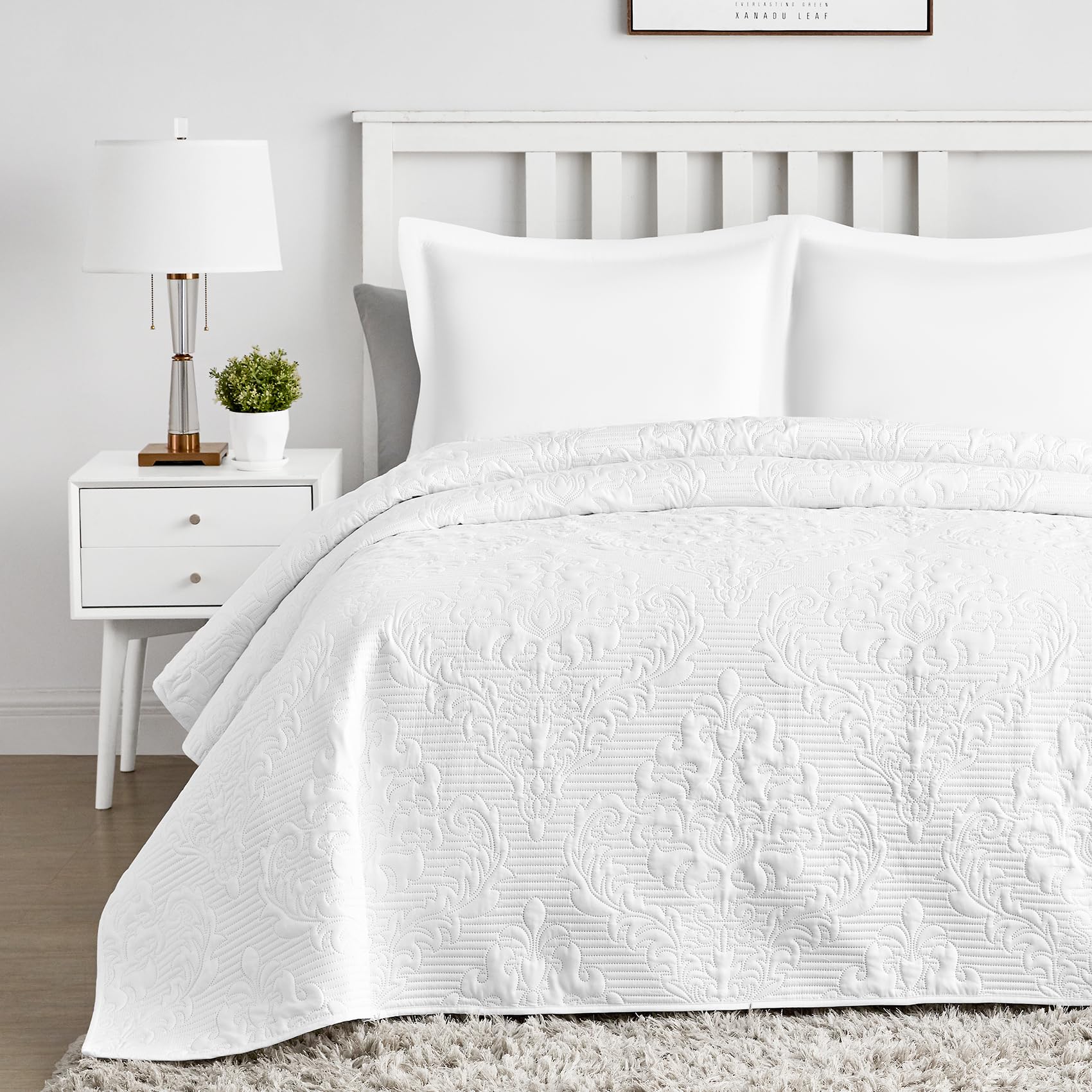 Hansleep white quilt queen soft texture closeup showing cozy fabric