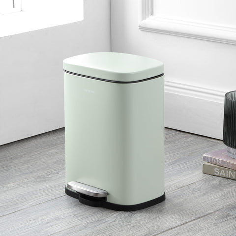 Happimess HPM1006E includes a free 1.3 gallon mini bin