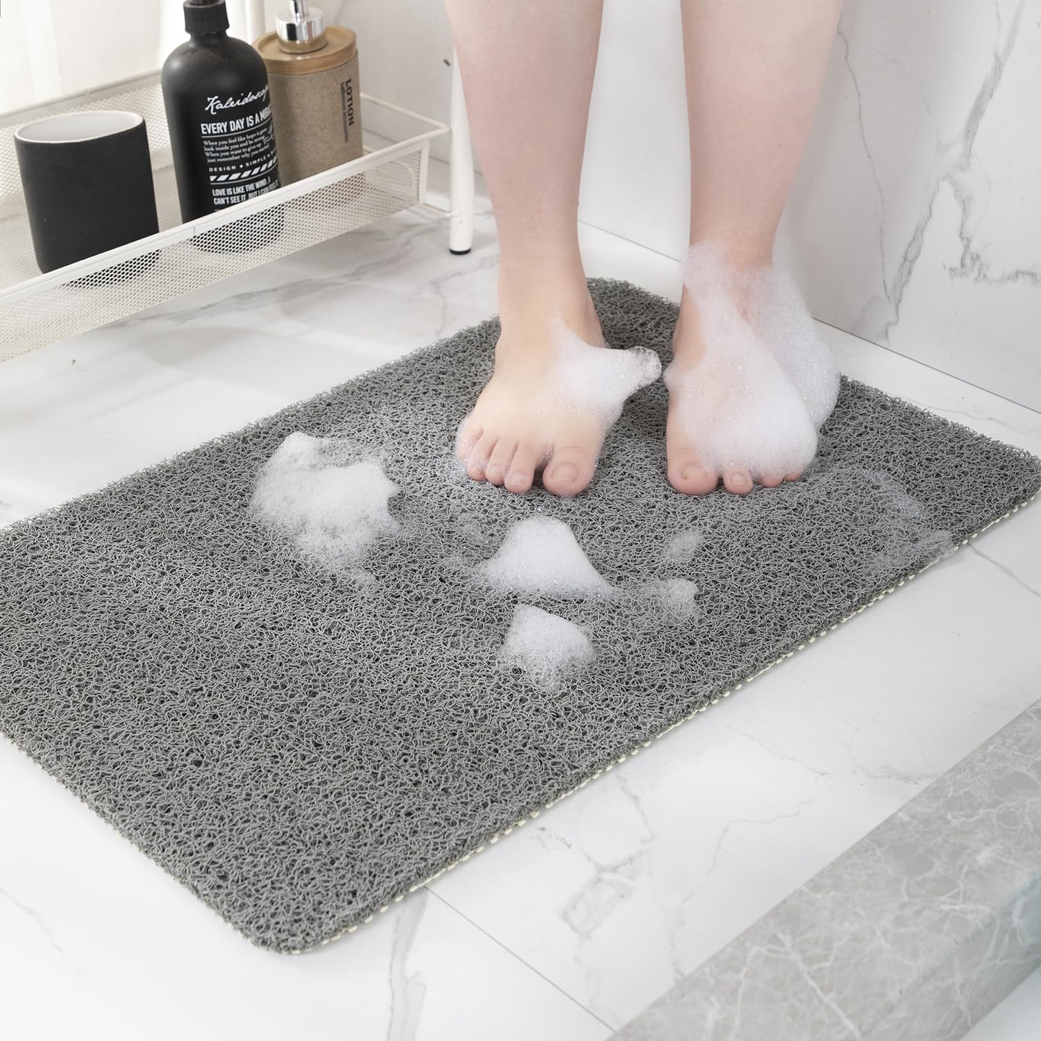 Hargiis non-slip bathtub mat in grey, front view for secure footing