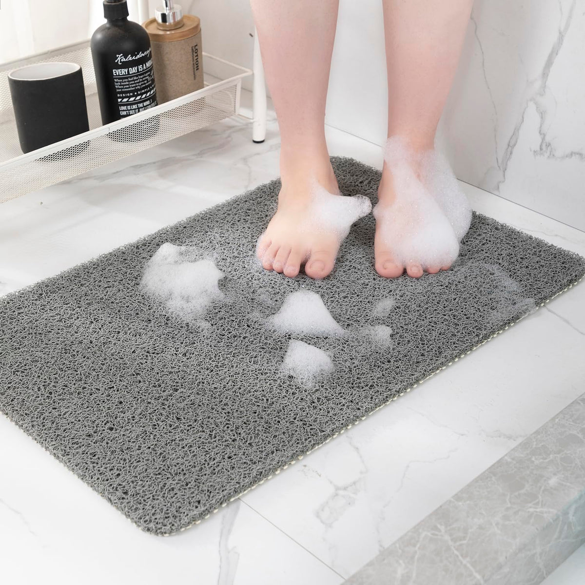 Hargiis non-slip bathtub mat in grey, front view for secure footing