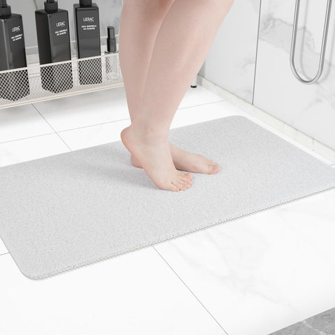 Hargiis non-slip bathtub mat front view showing secure grip on wet floors