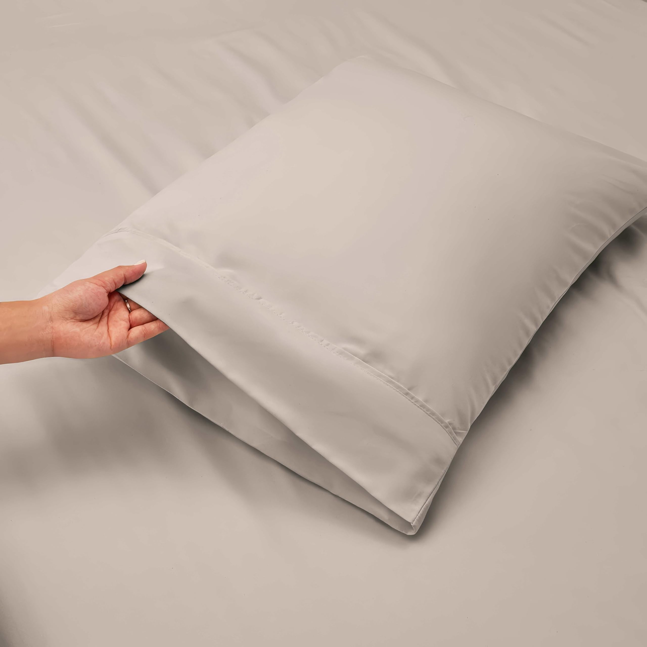 Hearth & Harbor wrinkle-resistant finish keeps your bed looking neat.