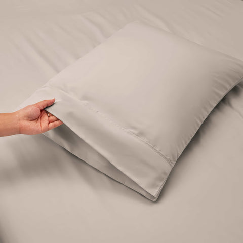 Hearth & Harbor wrinkle-resistant finish keeps your bed looking neat.