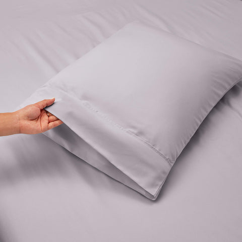 Hearth and Harbor wrinkle-resistant sheets stay neat and easy to maintain.