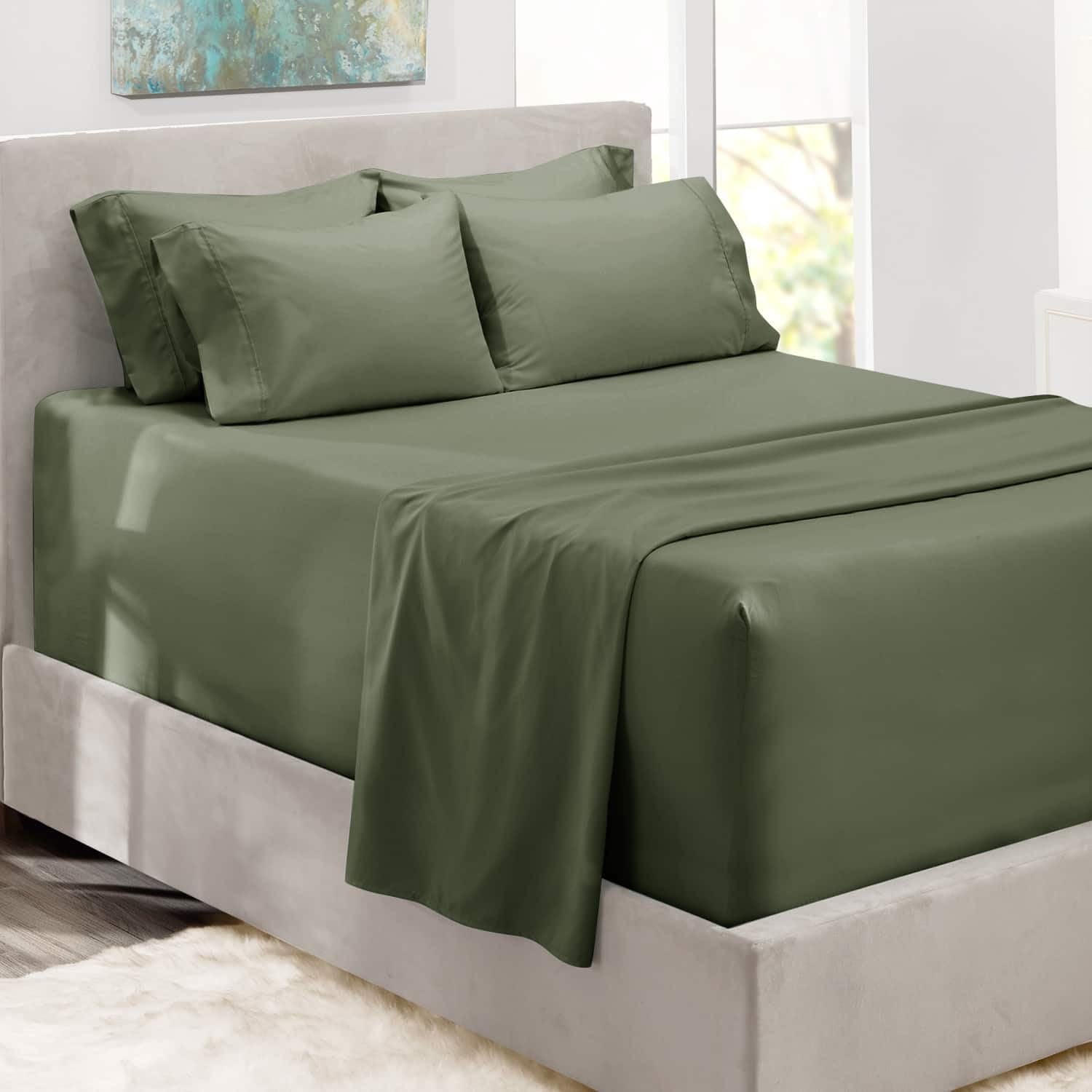 Hearth & Harbor bed sheets with extra-deep pockets for a secure fit on tall mattresses.