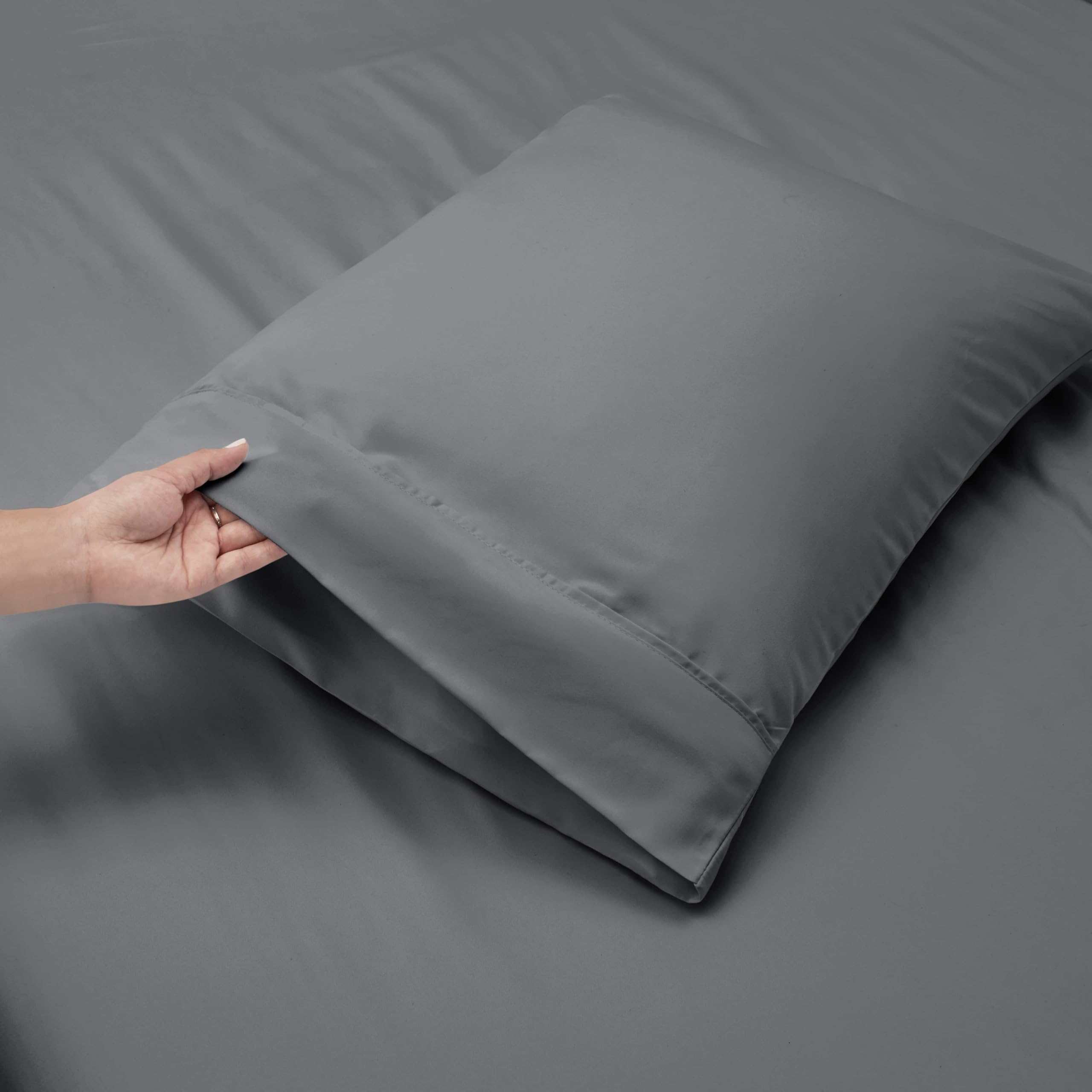 Hearth & Harbor fade- and wrinkle-resistant fabric keeps colors vibrant