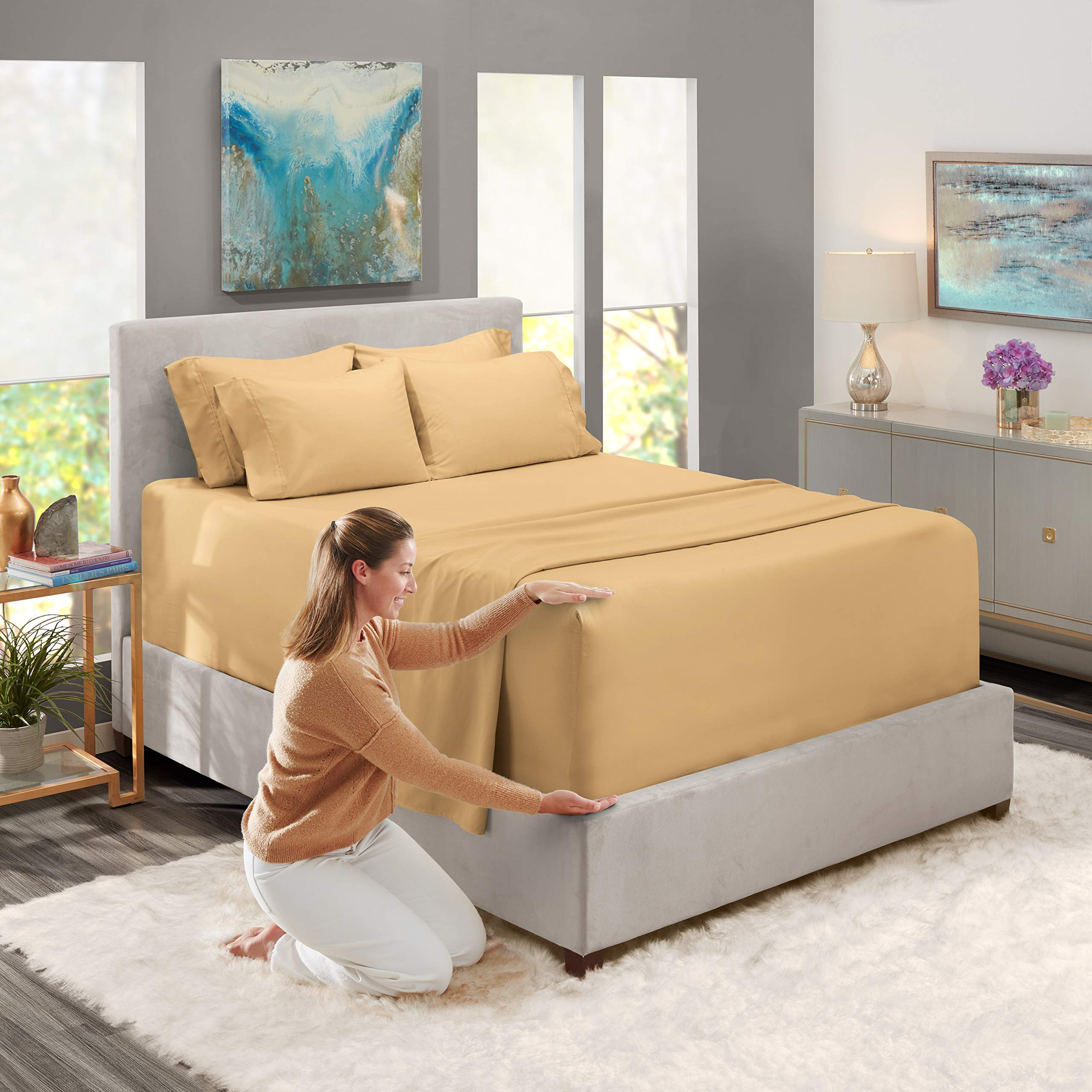Hearth & Harbor deep-pocket queen fitted sheet demonstrates secure fit on deep mattresses.