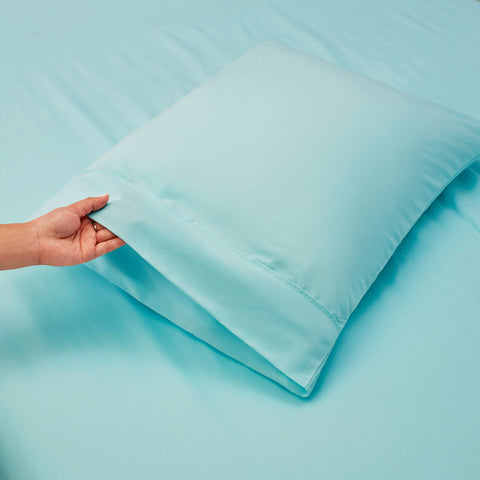 Hearth & Harbor machine washable bedding simplifies cold-water care and quick drying.