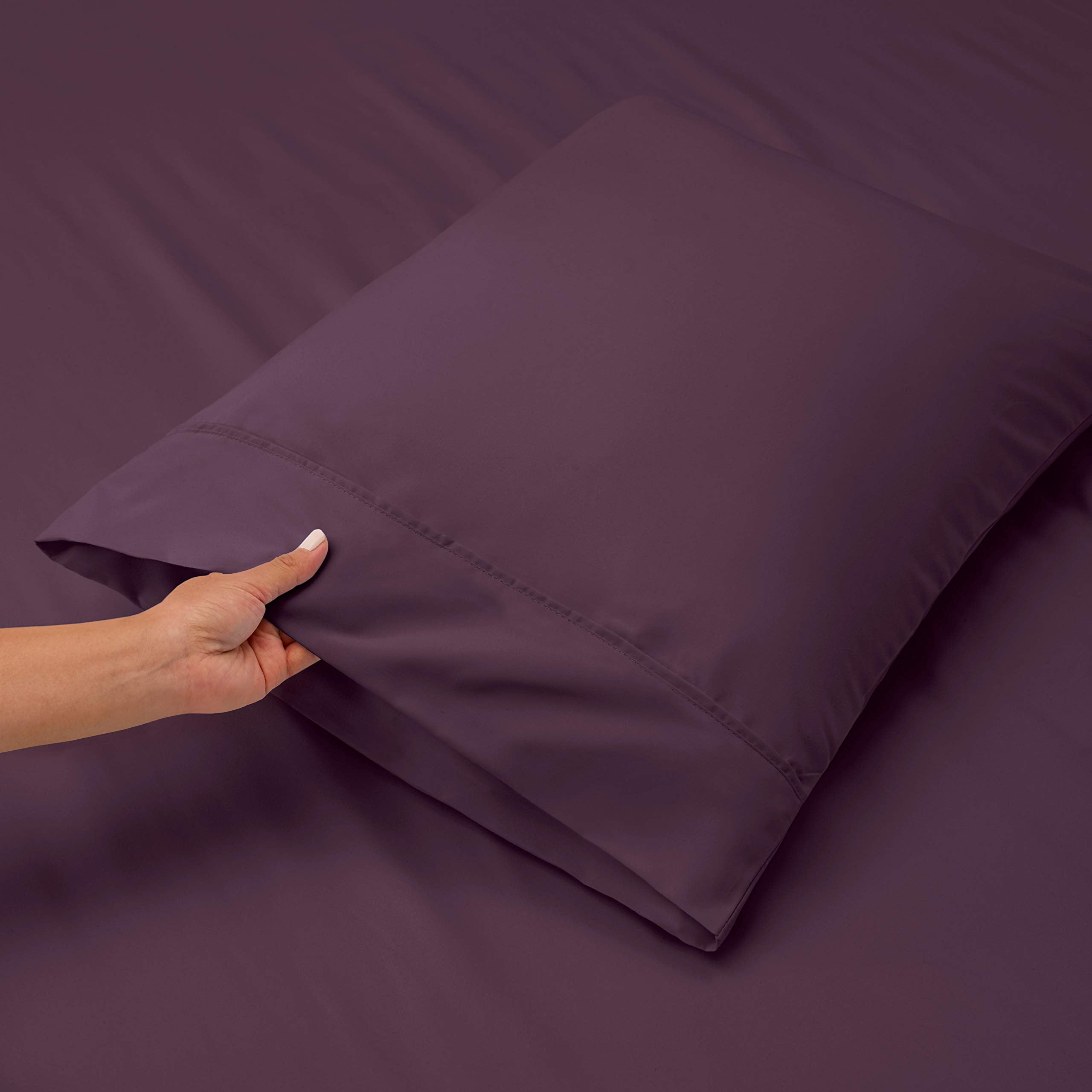 Hearth & Harbor queen sheet set packaging image communicates easy care and complete 6-piece set