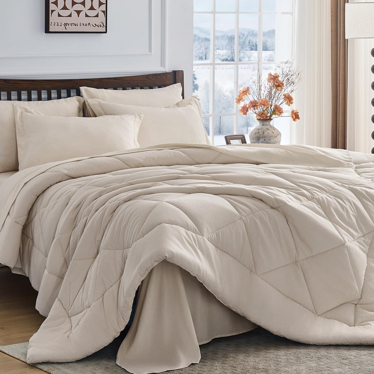 HEVUMYI soft brushed microfiber comforter close-up highlights cloud-like softness for cozy nights.