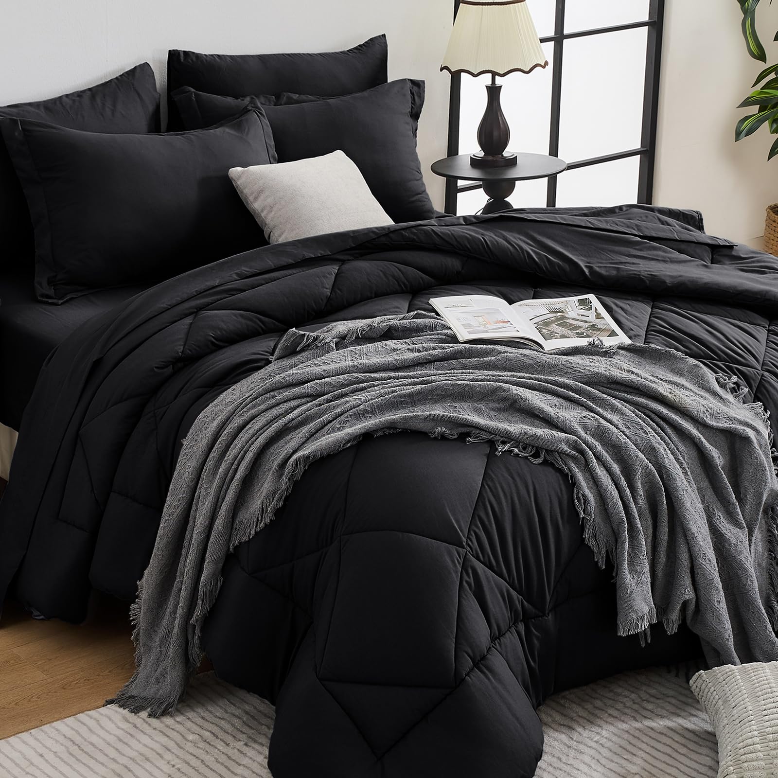HEVUMYI Black Queen Comforter Set packaging highlights premium materials and care instructions.