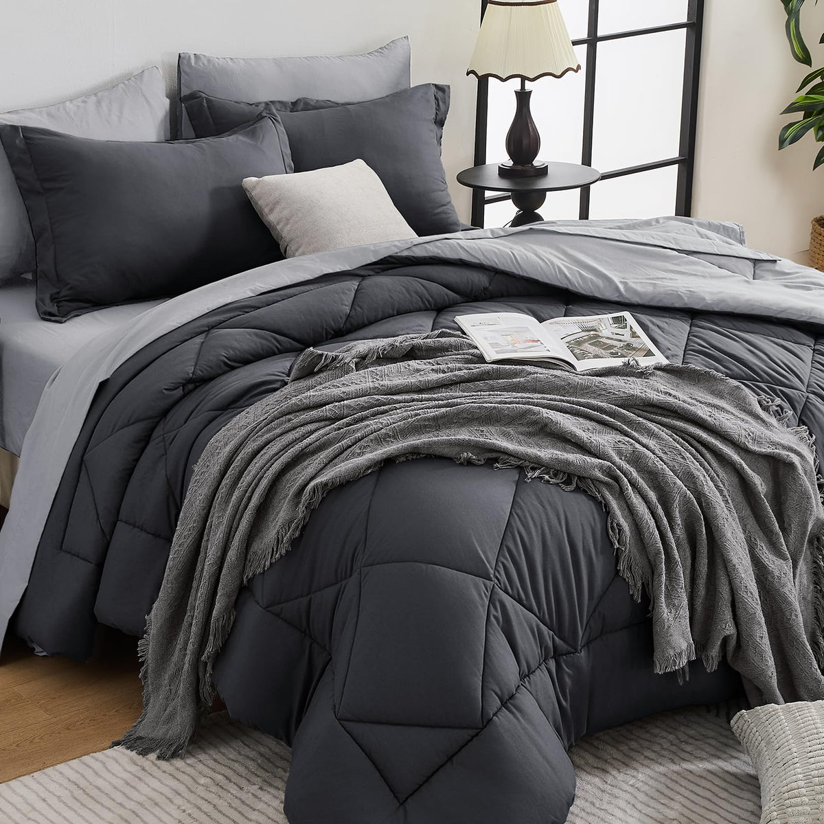 HEVUMYI Queen Comforter Set packaging highlights premium all-season use.