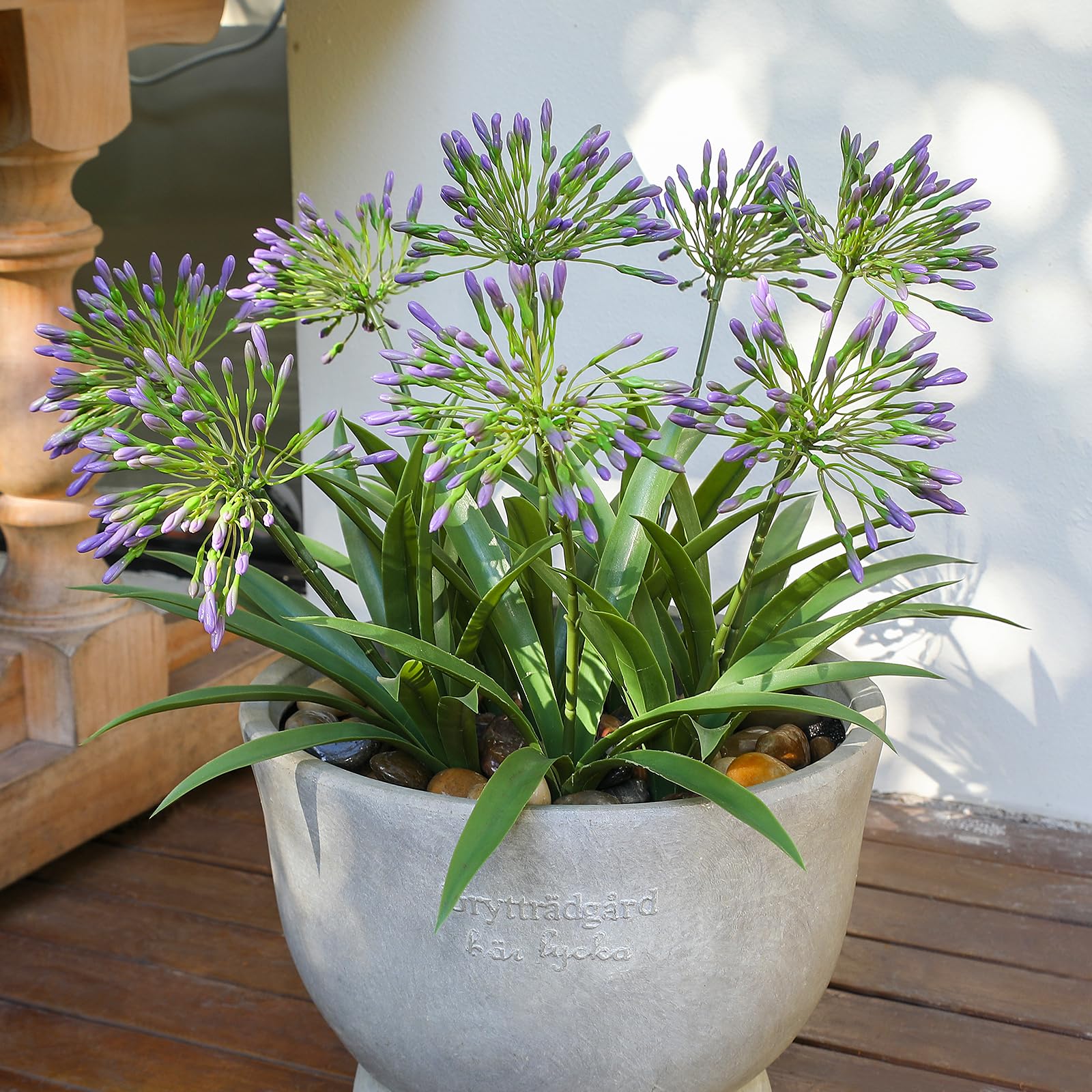 HIFORESTAR 18.9-inch stems showcase bold outdoor decor.