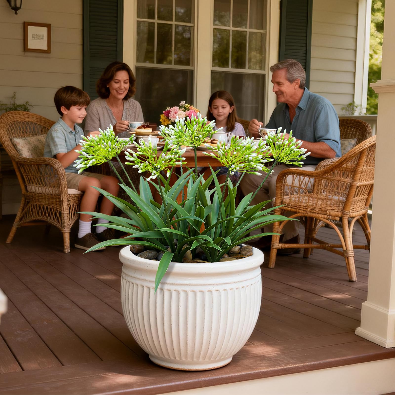 HIFORESTAR Agapanthus leaves emphasize lush foliage on eight-stem arrangements