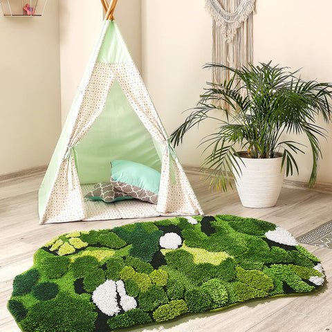 Hifuwan anti-slip backing keeps the moss rug securely in place.